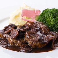 フィレミニョン メダイヨンスタイル マッシュルームソース