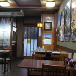 松崎屋食堂 - 昭和レトロ感あふれる店内
