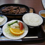 松崎屋食堂 - オーダーした焼肉定食