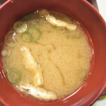すき家 - 味噌汁(2019年12月28日撮影)