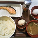 すき家 - 鮭朝食 390円(税込)(2019年12月28日撮影)