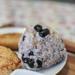 せいこ食堂 - 黑荳（くろまめ）の"飯糰（にぎりめし）"