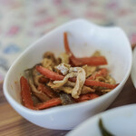 せいこ食堂 - "金平牛蒡（きんぴらきたきす）"、炸豆皮絲（あぶらあげせん）