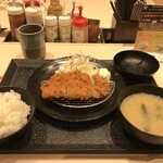 Matsunoya - 「得朝ロースカツ定食」７０ｇと小さいですが、税込み４００円というのは凄いです！（２０１９．１２．２８）