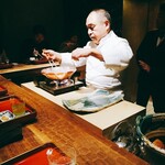 初音鮨 - 真剣な大将