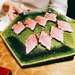 初音鮨 - 大トロ 漬け 藁炙り   やっぱり牛肉？ (*´･д･)