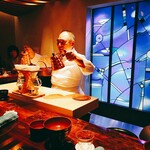 初音鮨 - コーヒーを入れる大将