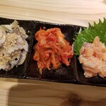 天ぷら酒場 ててて天 国分町店 - 前菜三種(ガリ〆サバ、キムチ、サーモンの塩麹和え)