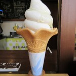 長坂養蜂場 - はちみつソフトクリーム(コーン)