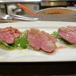 トリワイン ＰＩＫＯＳＨＨＨＵ - 鴨肉の低温ロースト３種食べ比べ