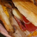 pub&cuisine Salooon!!