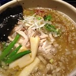 鷹流 - 白鶏麺アップ、綺麗なスープ