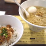 塩生姜らー麺専門店 MANNISH - 定食だっけ。素塩生姜らー麺とよだれ鶏ご飯のセット。これでこの店の実力を知るべし！