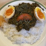 ダメヤ - ほうれん草キーマに卵のトッピング