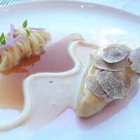 フィリップ・ミル 東京 - 「フォアグラのソースを纏った山口県産長州黒かしわ地鶏  シュヴーダンジュ　白トリュフを散りばめて」