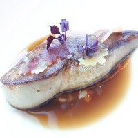 フィリップ・ミル 東京 - 「フランス産フォアグラのポワレ　シャンパン香る鴨のコンソメ　野菜のコポー」