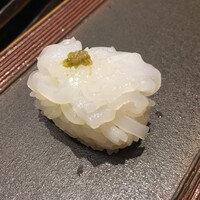 仁 - 下関のアカイカ、包丁の入れ方で甘味が変わる！素晴らしい