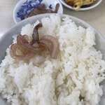 天ぷら　えびす食堂 - イカの塩辛オンザライス。