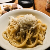 カルネジーオ イースト - チーズと胡椒のパスタ