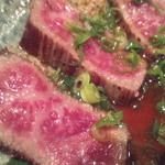 Japanese Dining ゑびすダイニング - ロースのたたきなんです・・・良いサシが入っています