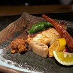 大どころ - 焼き物は「あら(29,7kg）」、焼き野菜と自家製肉味噌添え。