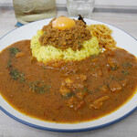 M85 - チキンとキーマのあいがけ