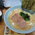 こい家 - 塩豚骨ラーメン(麺増し)800円とサービスのライス