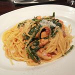 エスト! プロッシモ - 千葉市産ホウレン草とサーモンのトマトクリームソース