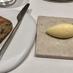 アニエルドール - バゲットとバター