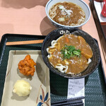 Hanamaru Udon - 2019年12月。カレーうどんにからあげと玉子天追加。