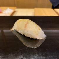 鮨 竜介 - ひらめの昆布締め