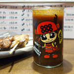 Yakitori Banchou - 「美味だれ」と称するニンニク醤油ダレ。ワンカップの瓶には、真田幸村を模したゆるキャラが描かれる