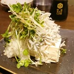 飲んべぇ食堂 らくだ屋 - しらす乗せ奴鬼おろし