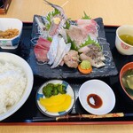 おさかな倶楽部 - 特選!天然!刺身盛り合わせ定食