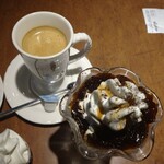 びっくりドンキー - セットのコーヒーとコーヒーパフェ