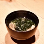 サカナキュイジーヌ・リョウ - 【炙り魚3種丼@2,380円】味噌汁