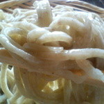 いし豆 - 2008.8　蕎麦切りの中に蕎麦のつぶつぶが入ってる！