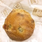 BOULANGERIE LA TERRE - 根菜のもちもちパン ¥220