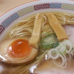 煮干鰮らーめん 圓 - イイ感じに味が染み込んだ味玉