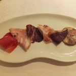 オステリア・エノテカ・ダ・サスィーノ - 自家製生ハムの盛り合わせ