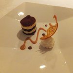 オステリア・エノテカ・ダ・サスィーノ - ティラミスとドライオレンジの乗ったアイス