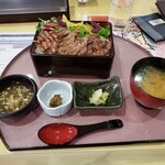 猪名川国際カントリークラブ レストラン - 牛タン重(ご飯大盛)