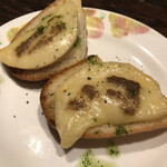 タベルナ カディス - アンチョビのパン