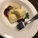 タベルナ カディス - 焼きリンゴのアイスクリーム添え