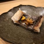 不動前 すし 岩澤 - さわらの皮目焼き