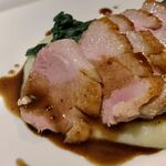 カーサミア - 肉料理：鴨フィレ肉の低温ロースト バルサミコソース
