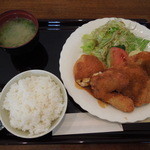 連れてっ亭 - チキンカツと蟹クリームコロッケの日替り