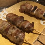 串工房・浪漫亭 - 分厚い豚バラとねぎ肉（塩）