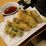 Maruya - 牡蠣と野菜の天ぷら