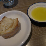 パン、オリーブオイル